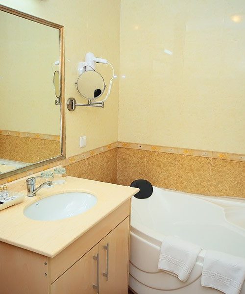 Санузел в номере гостиницы King Hotel Astana